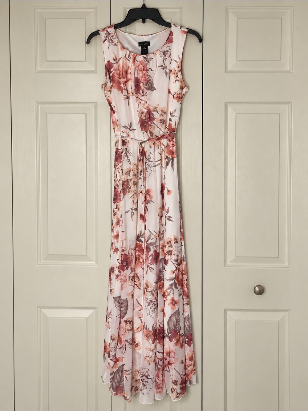 Floral Sleeveless White Maxi Dress with Rose Print